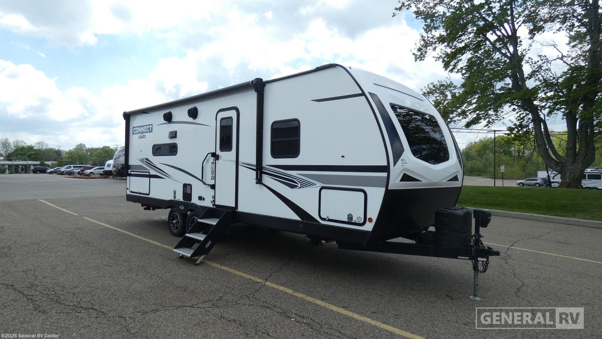 Used 2022 K-Z Connect 241RLK available in North Canton, Ohio