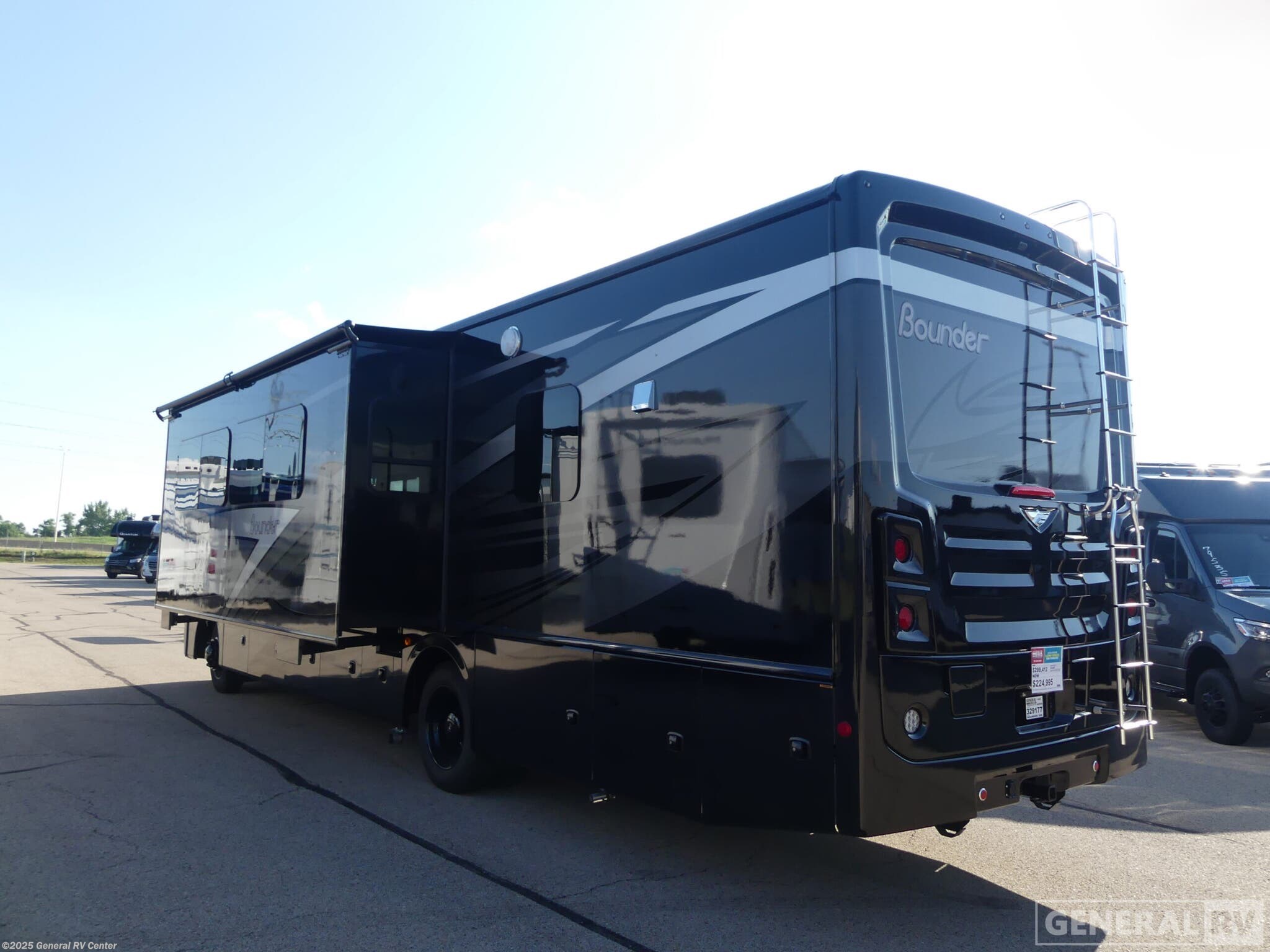 New 2026 Fleetwood Bounder 35K available in Huntley, Illinois