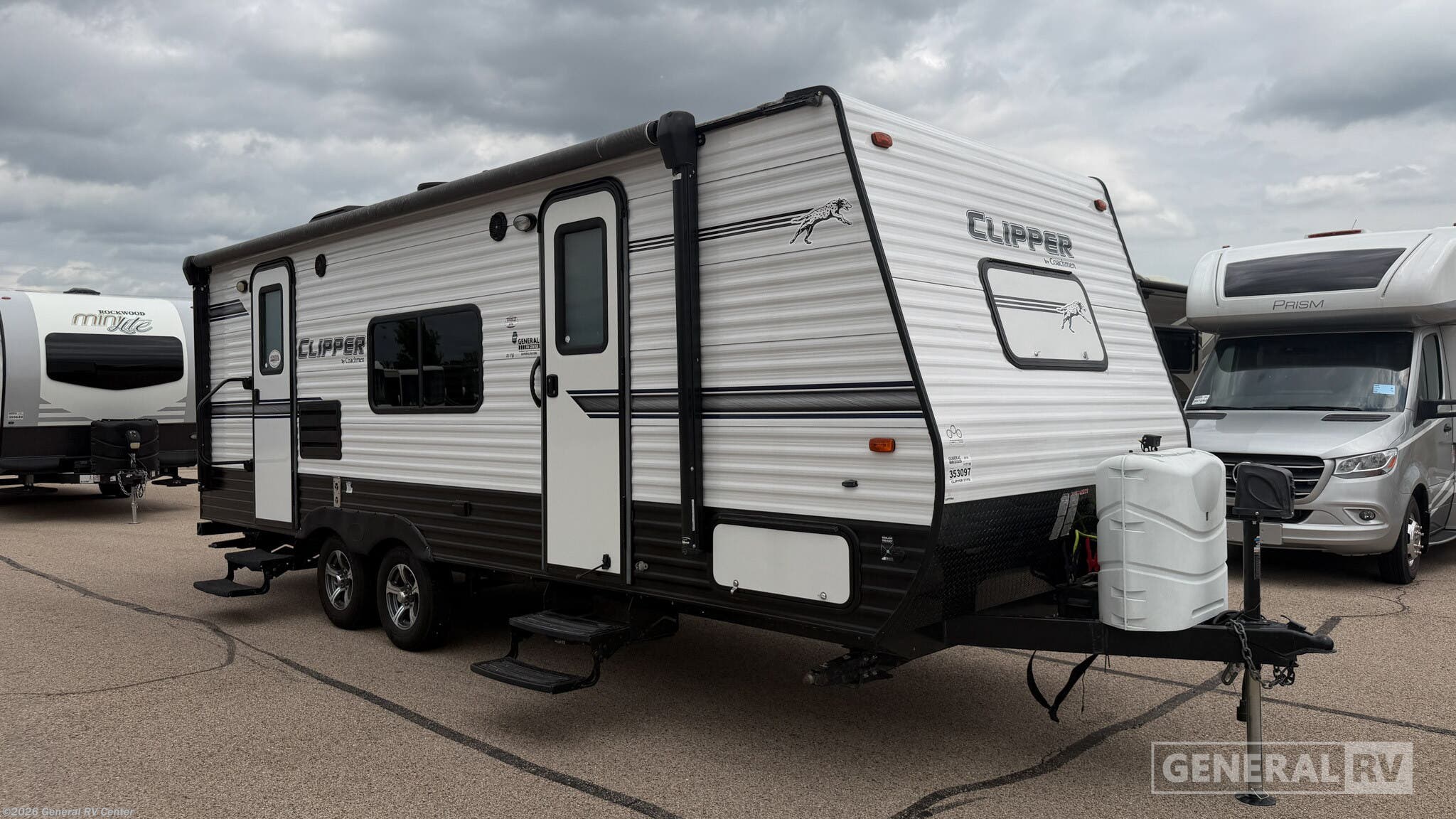 Used 2018 Coachmen Clipper Ultra-Lite 21FQ available in Huntley, Illinois