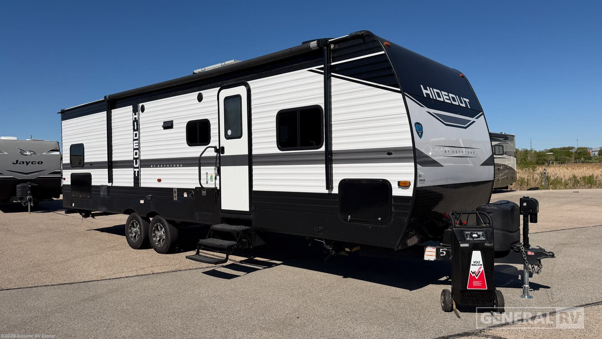 Used 2023  Keystone Hideout 29QBS by Keystone from General RV Center in Huntley, IL