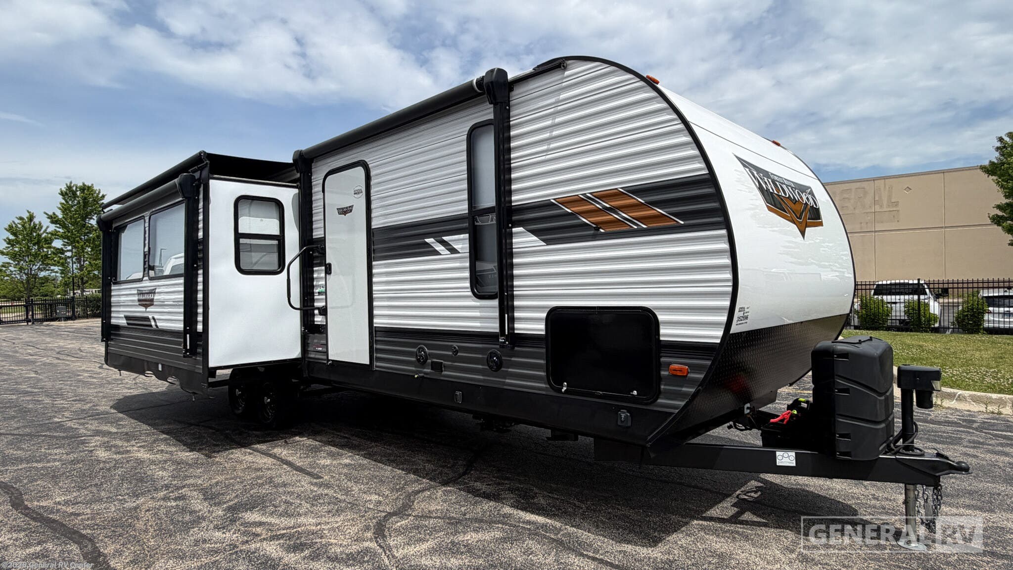 Used 2021  Forest River Wildwood 27RE by Forest River from General RV Center in Huntley, IL