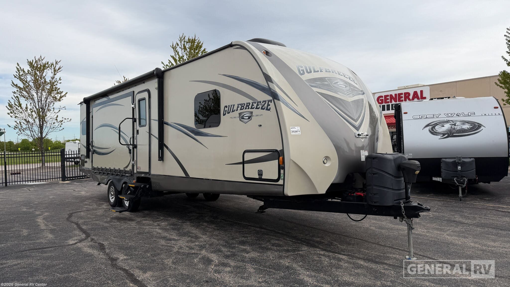 Used 2016  Gulf Stream Gulf Breeze 30RKP by Gulf Stream from General RV Center in Huntley, IL