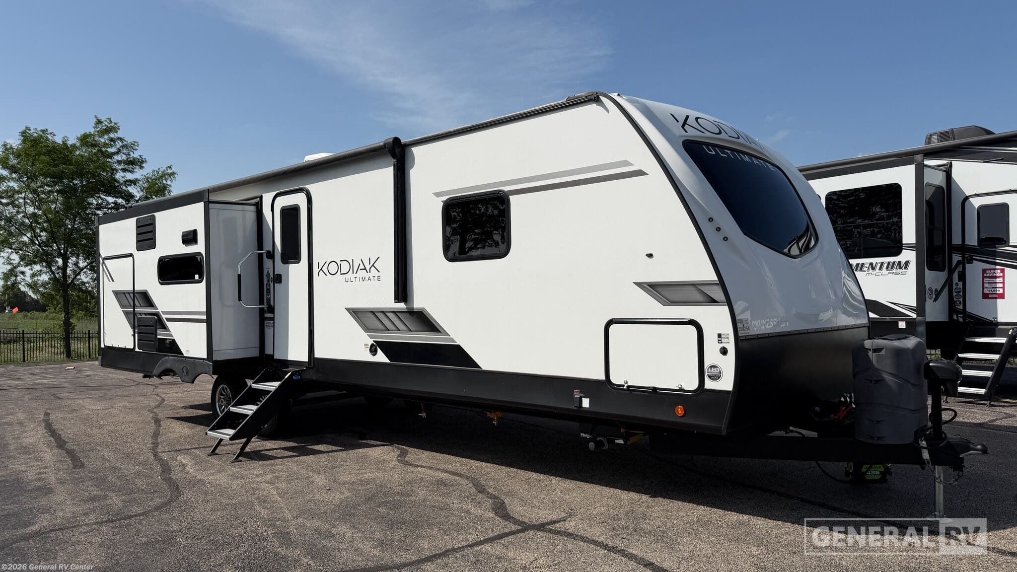 Used 2023  Dutchmen Kodiak Ultimate 3221RLSL by Dutchmen from General RV Center in Huntley, IL