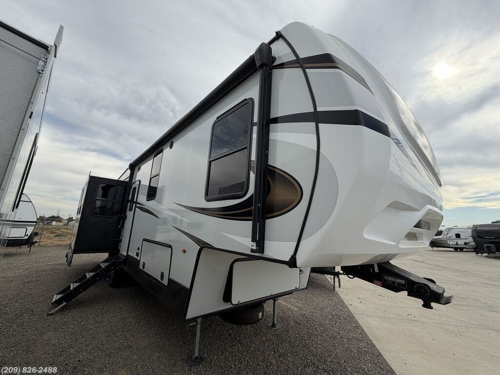 Used 2023  Keystone Sprinter Limited 3190RLS by Keystone from Toscano RV in Los Banos, CA