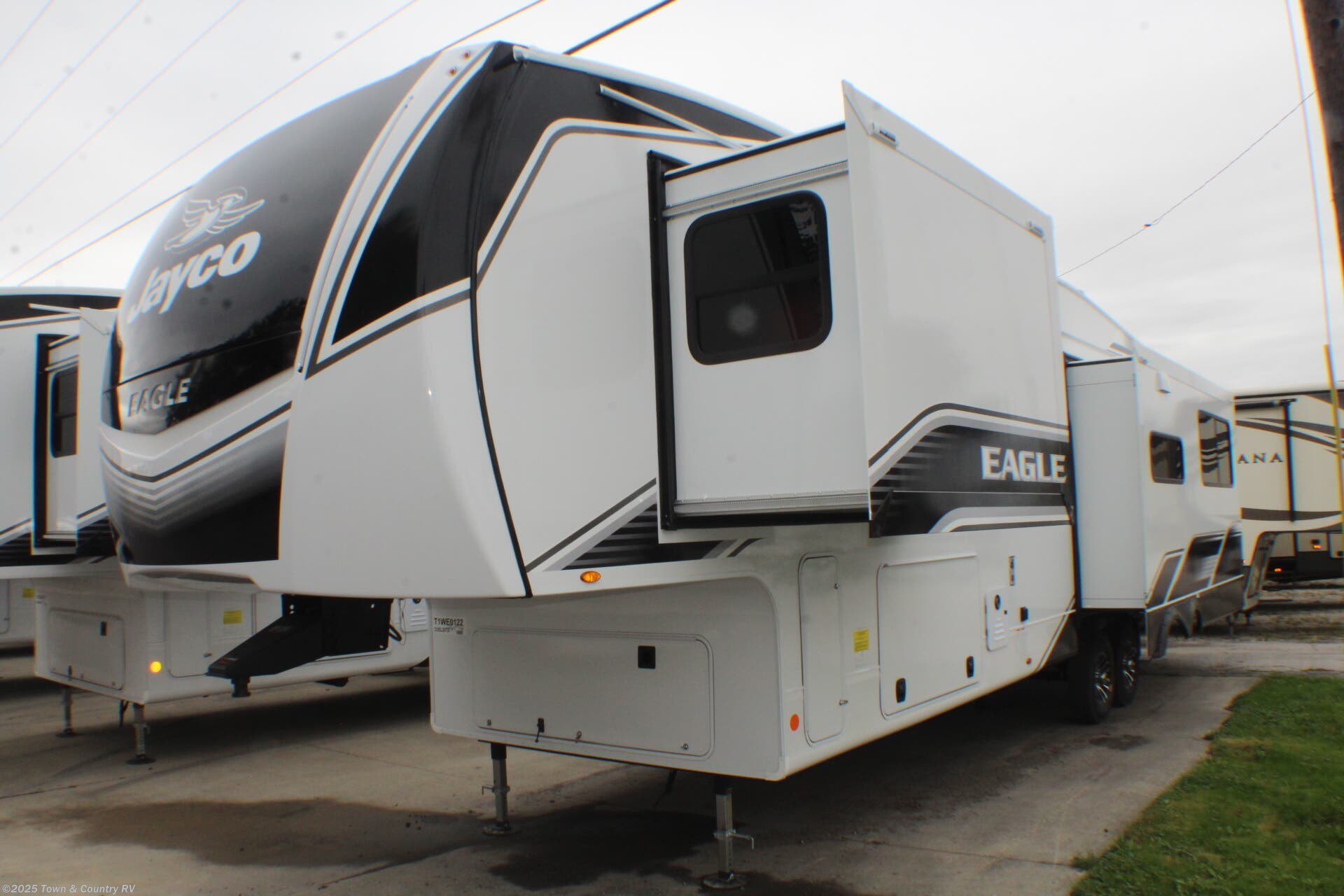 New 2026 Jayco Eagle 335LSTS available in Clyde, Ohio