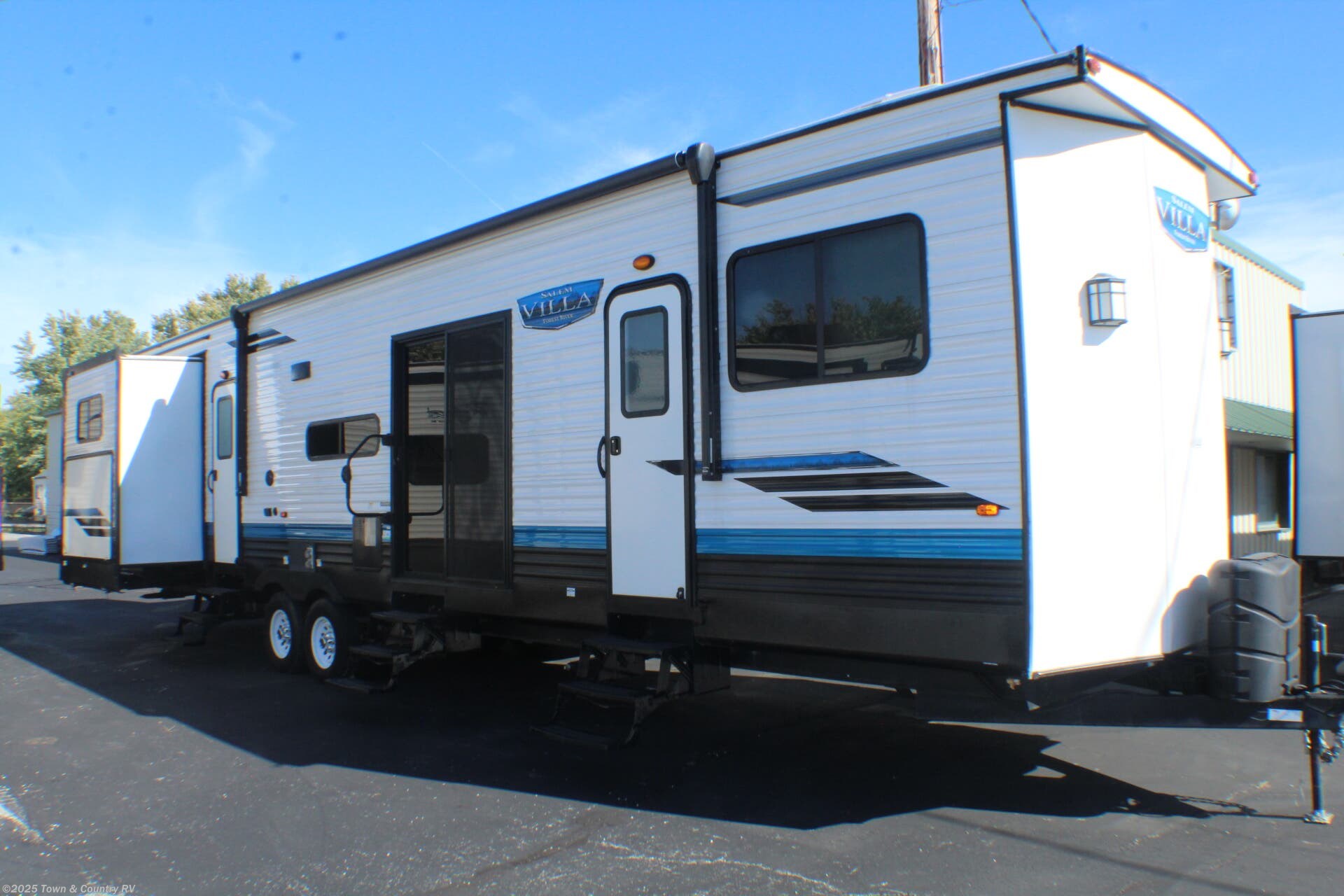 Used 2023 Forest River Salem Villa 42QBQ available in Clyde, Ohio