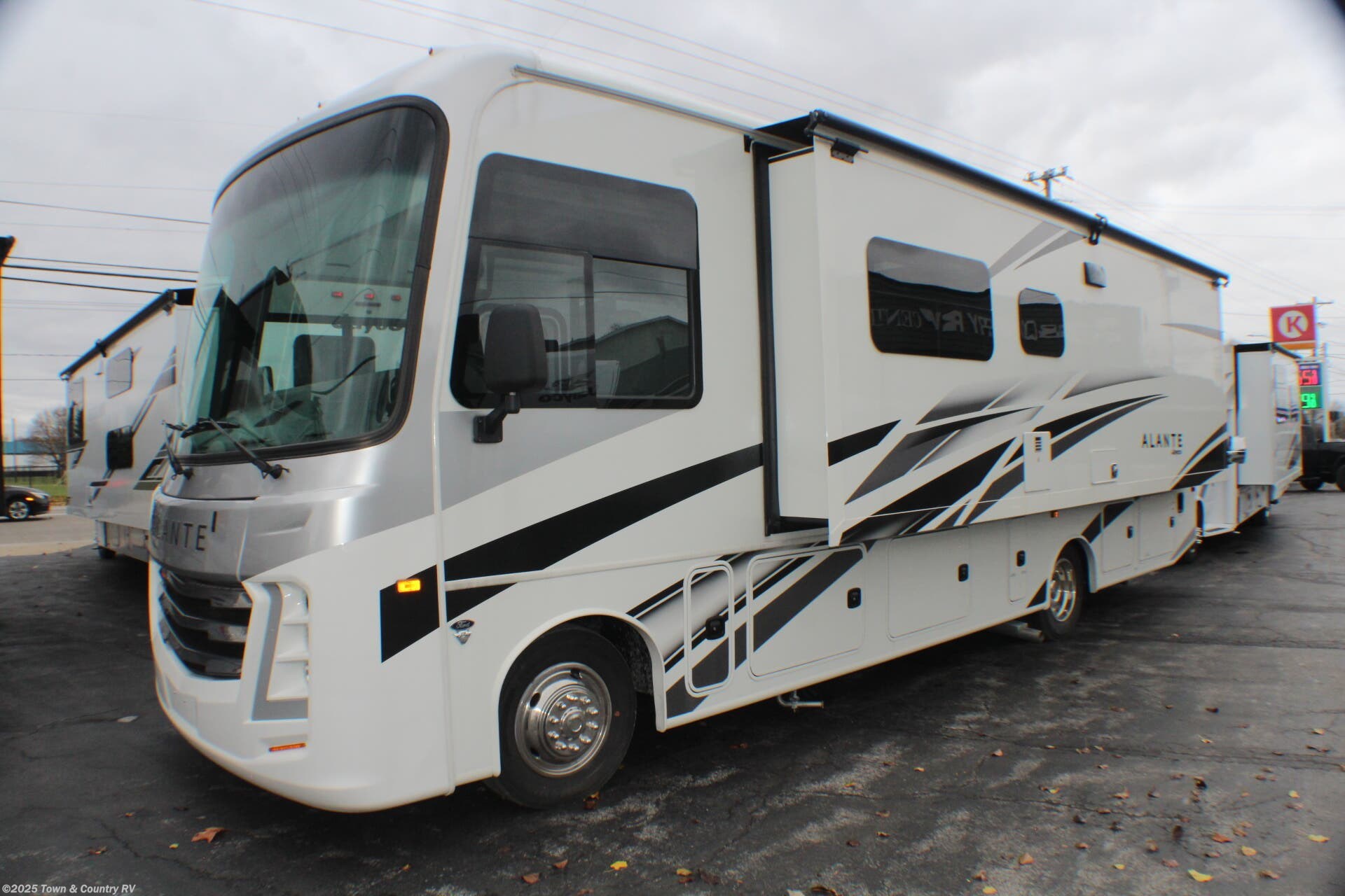 Used 2025 Jayco Alante 29S available in Clyde, Ohio