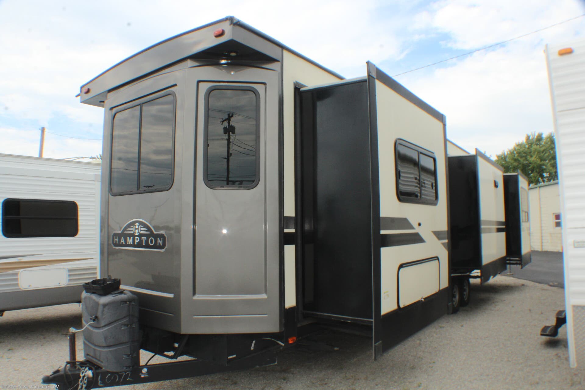Used 2020 CrossRoads Hampton 373DD available in Clyde, Ohio