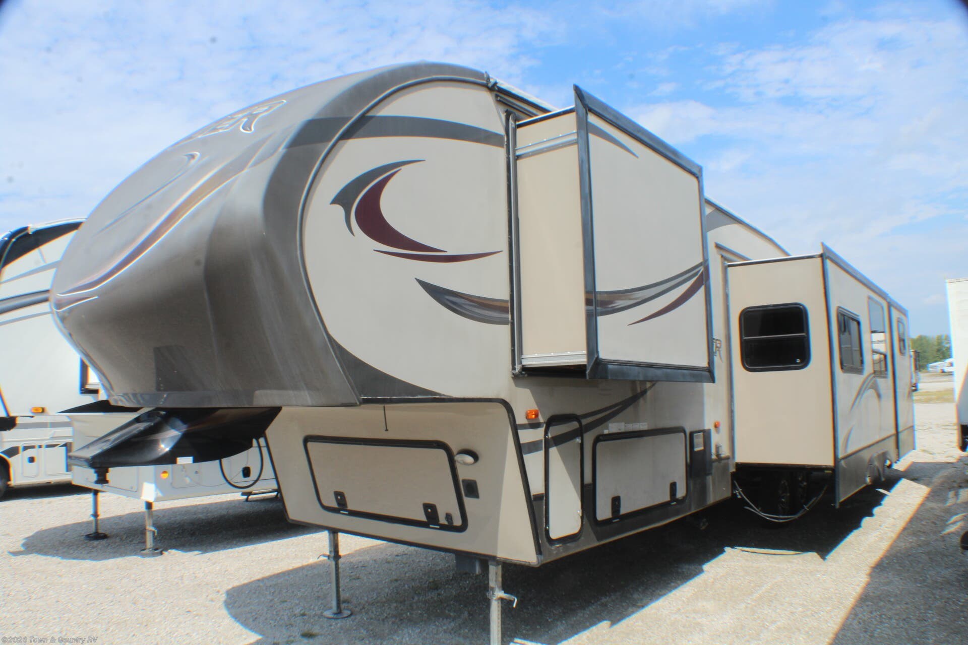 Used 2014  Prime Time Crusader 335BHS by Prime Time from Town & Country RV in Clyde, OH