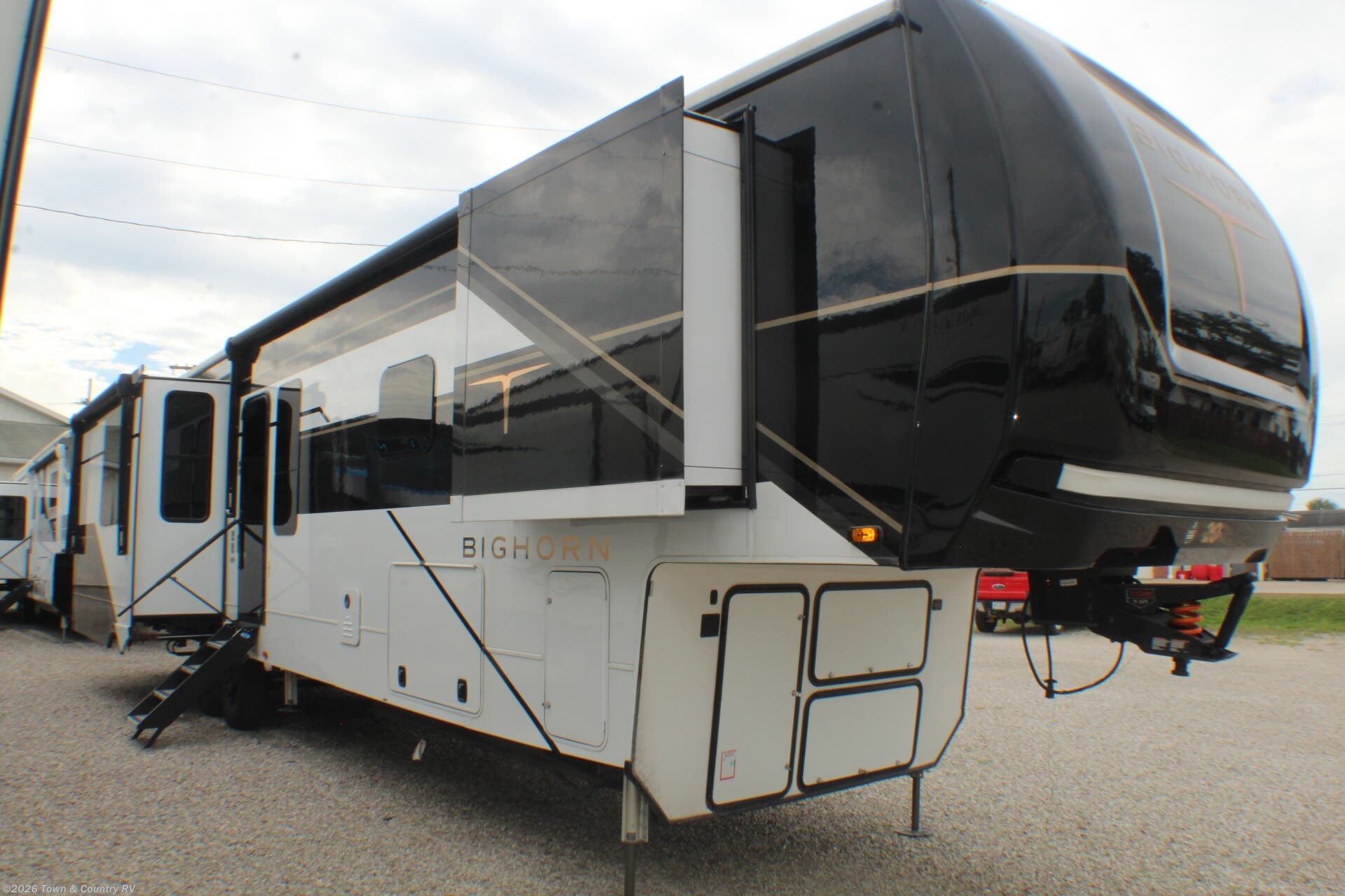 Used 2025  Heartland Bighorn 391MFB by Heartland from Town & Country RV in Clyde, OH
