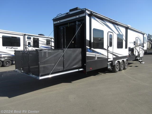 Toy Hauler - 2018 Dutchmen Voltage 3815 18 Ft Garage/3 AC/ 6 Pt ...