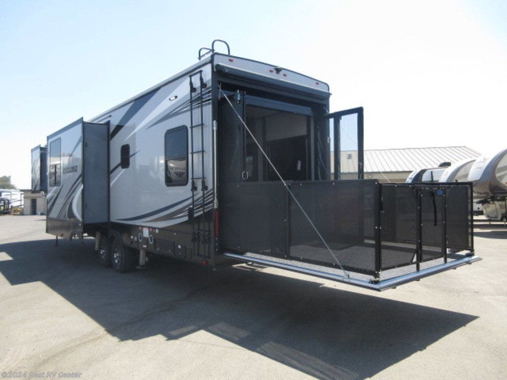 Fifth Wheel - 2020 Heartland Cyclone 3600 | TrailersUSA