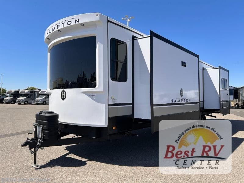 New 2026 CrossRoads Hampton 372FDB available in Turlock, California