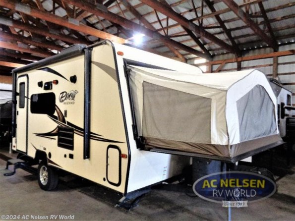 2017 Rockwood ROO M17 available in Shakopee, MN