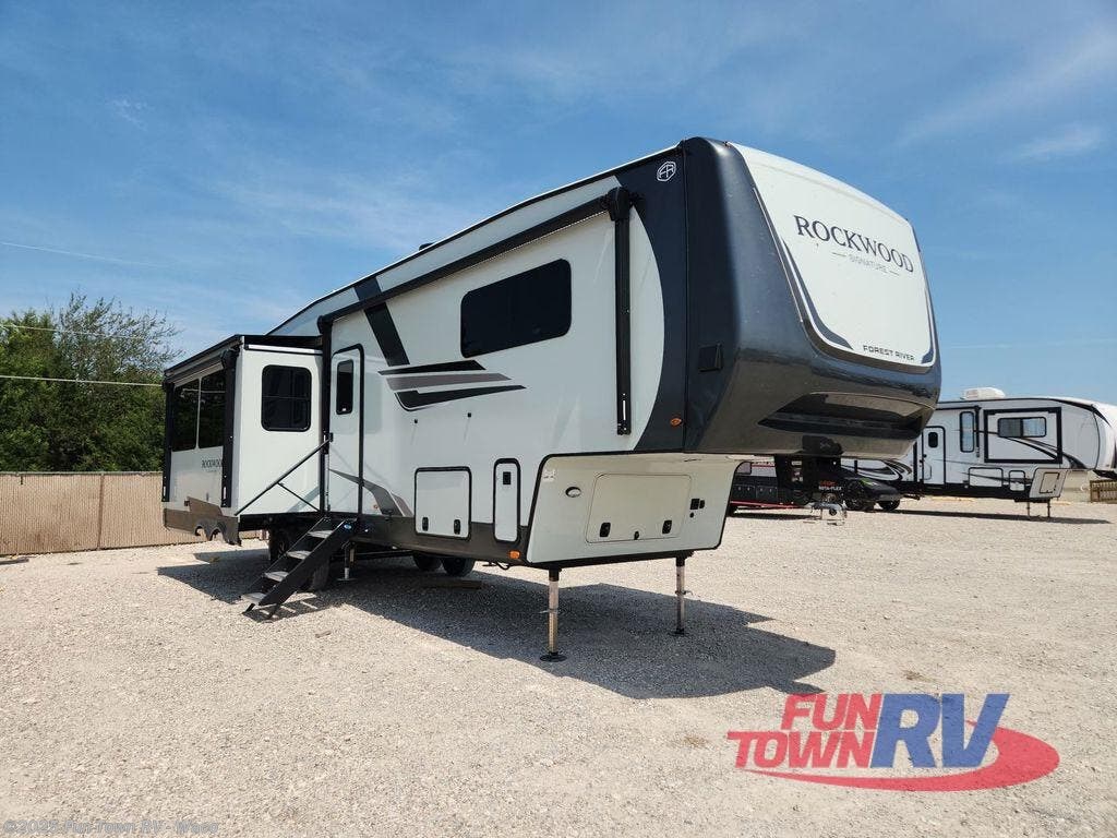 New 2026 Forest River Rockwood Signature 405SBH available in Hewitt, Texas
