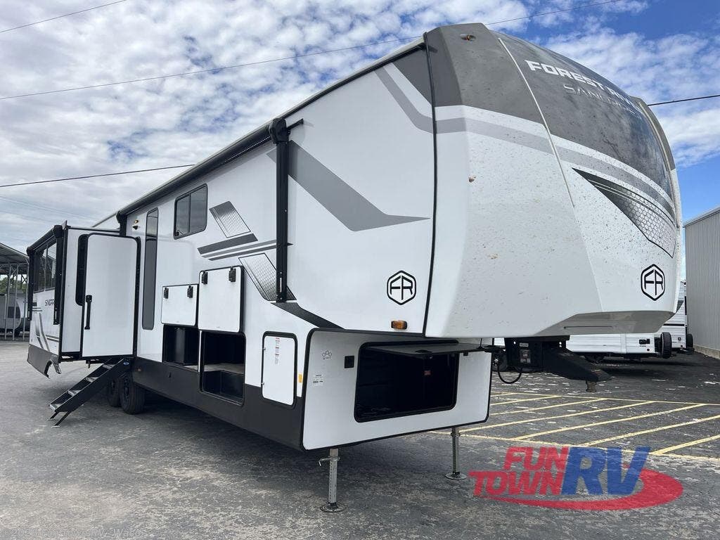 New 2026 Forest River Sandpiper 3900HBLR available in Hewitt, Texas