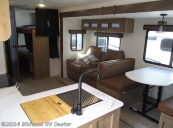 New 2024 Coachmen Freedom Express 282BHDS available in St Louis, Missouri