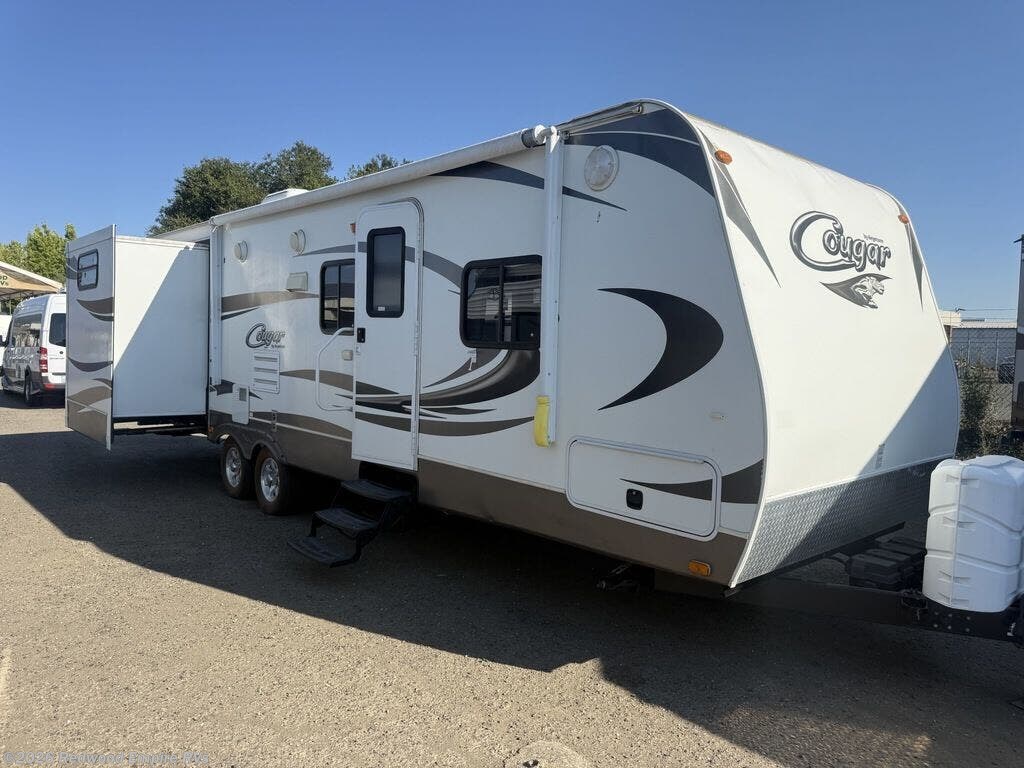 Used 2013  Keystone Cougar 30BHSWE by Keystone from Redwood Empire RVs in Ukiah, CA