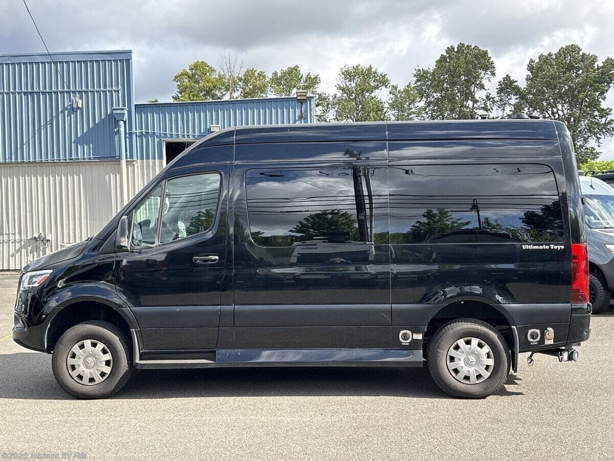 Used 2022 Ultimate Toys  Ultimate Cruiser 144 *4X4 *8 seater * Rear Bath available in Fife, Washington