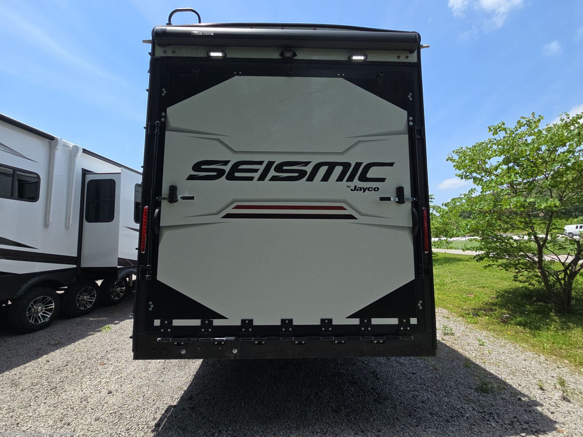 New 2025 Jayco Seismic 413 available in Lebanon, Tennessee