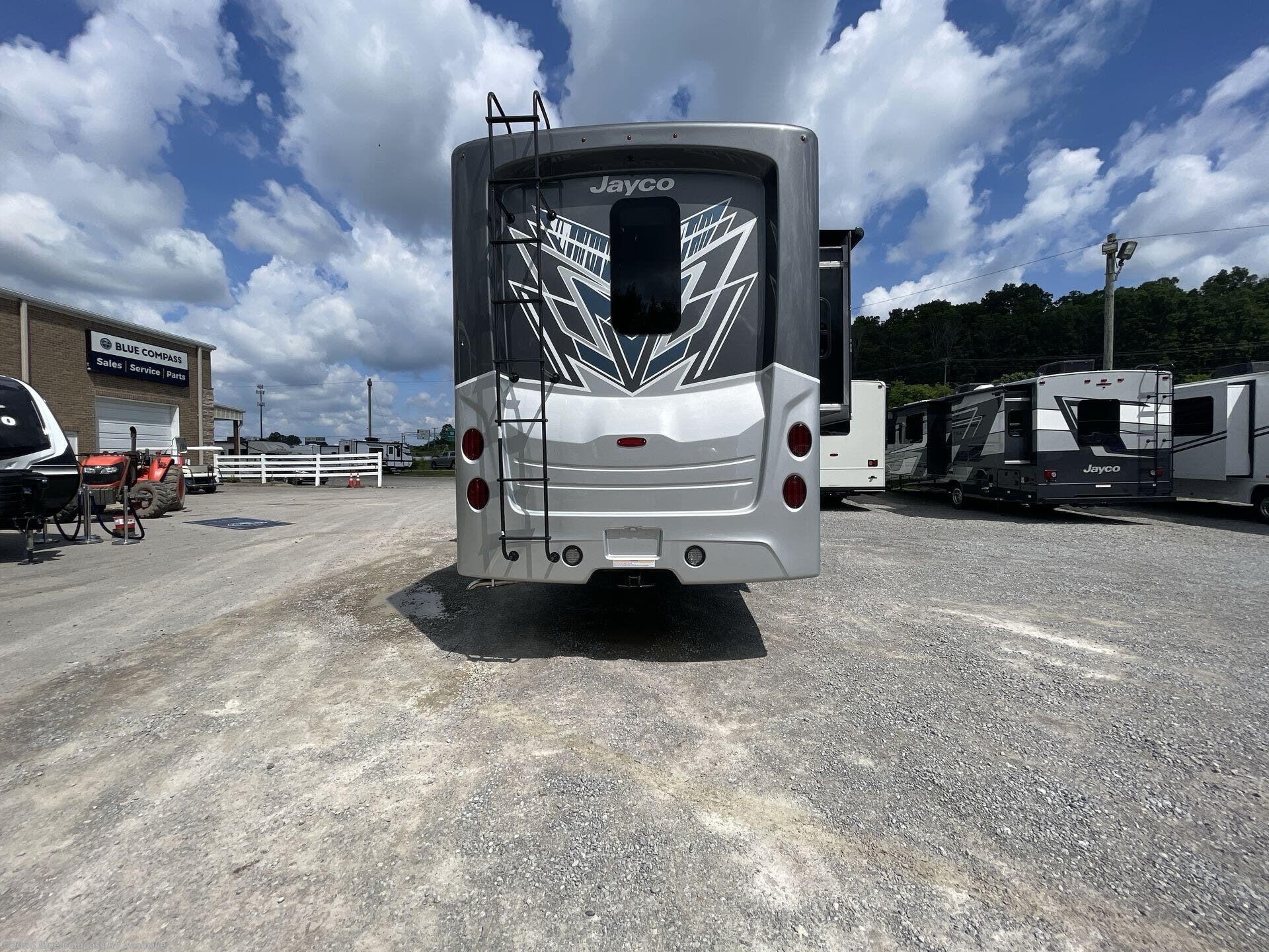 New 2026 Jayco Seneca Prestige 37K available in Lebanon, Tennessee