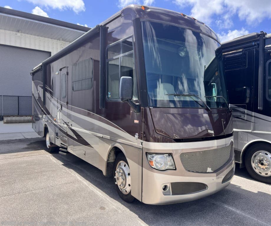 Used 2014 Itasca Suncruiser 32H available in Port St. Lucie, Florida