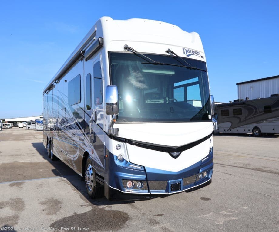 New 2027  Fleetwood Discovery LXE 44S-LXE by Fleetwood from La Mesa | RecVan - Port St. Lucie in Port St. Lucie, FL