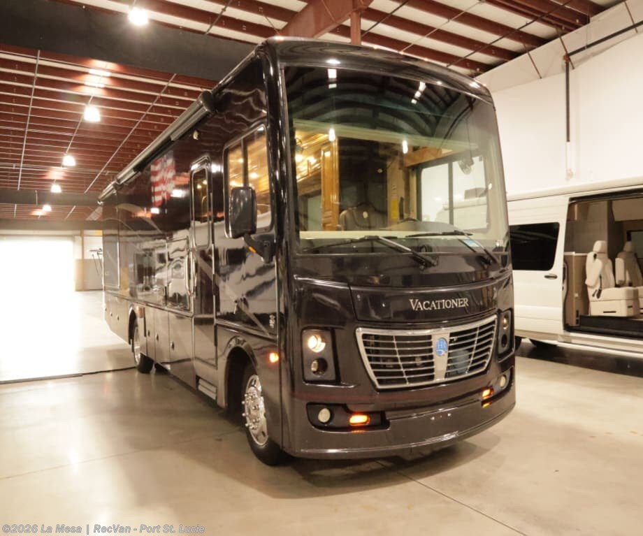Used 2020  Holiday Rambler Vacationer 33C by Holiday Rambler from La Mesa | RecVan - Port St. Lucie in Port St. Lucie, FL