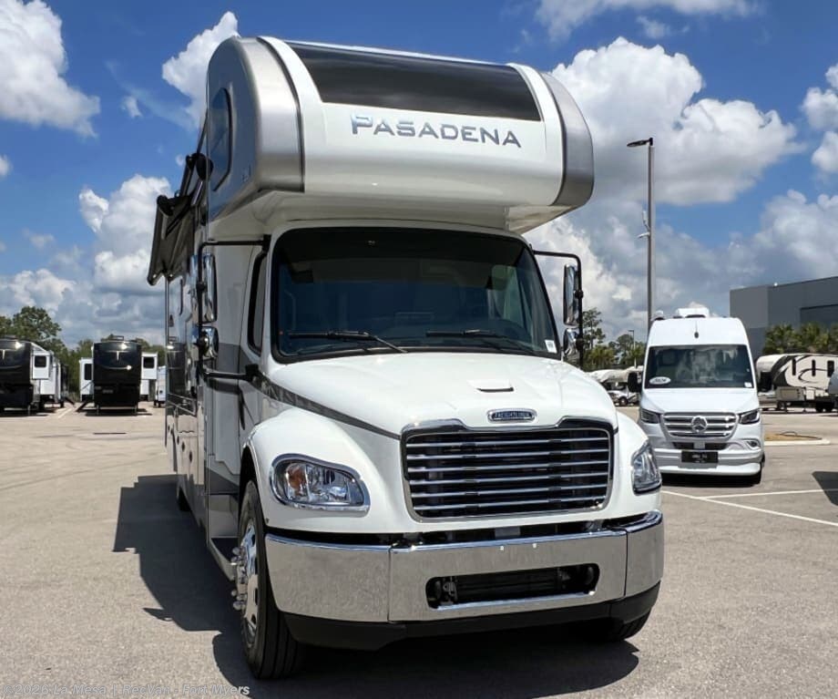 Used 2024 Thor Motor Coach Pasadena 38DA available in Fort Myers, Florida