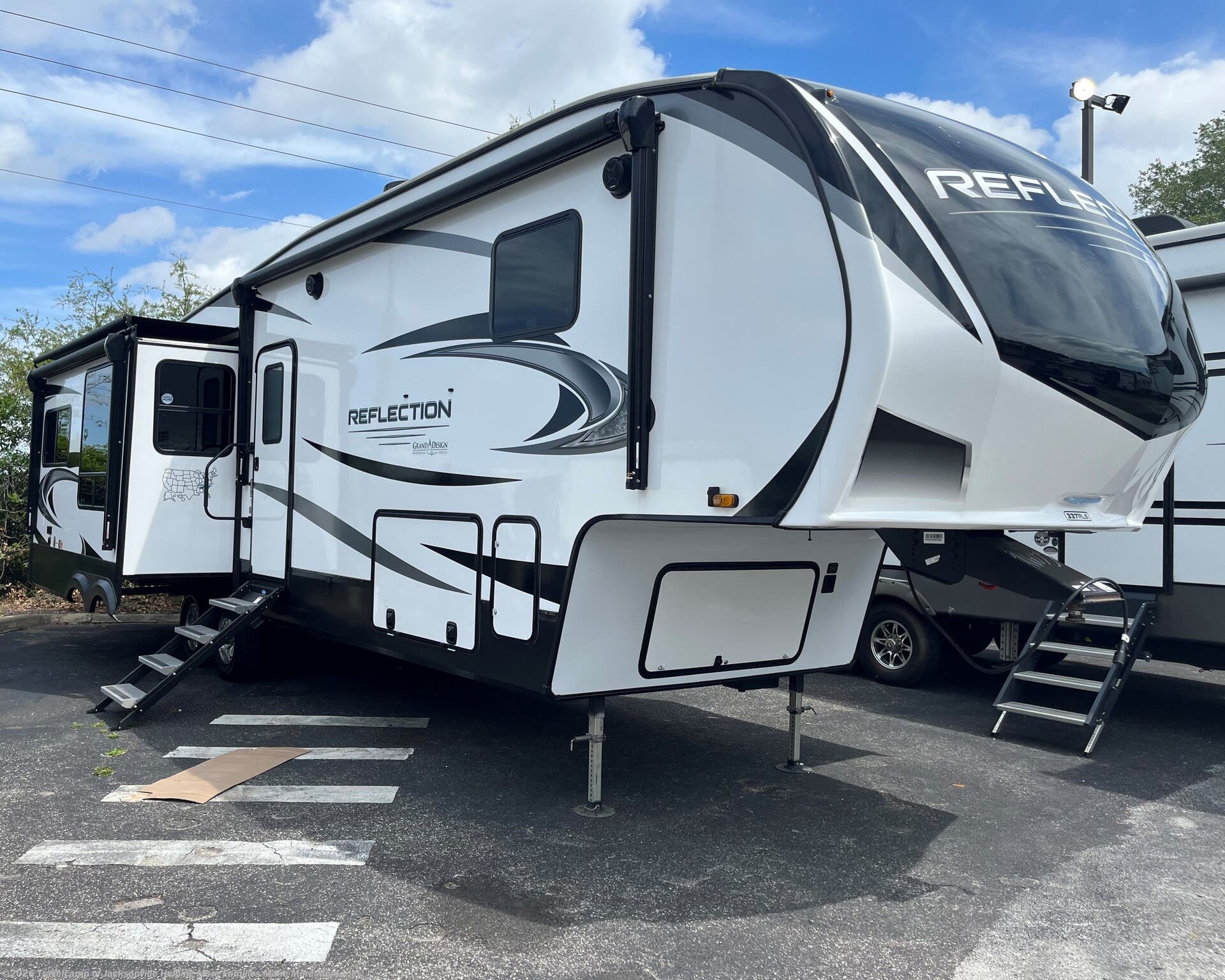 Used 2022  Grand Design Reflection 337RLS by Grand Design from Travelcamp of Jacksonville in Jacksonville, FL