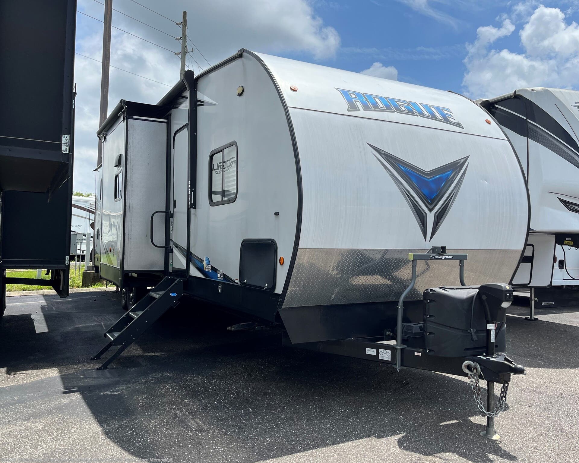 Used 2020  Forest River  ROGUE 32V by Forest River from Travelcamp of Jacksonville in Jacksonville, FL