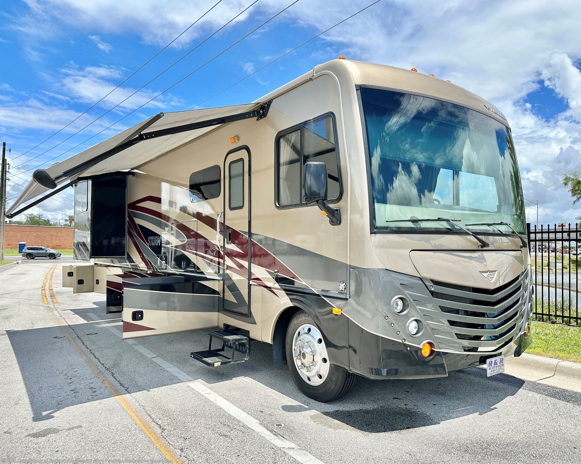 Used 2018  Ford  STORM 34S by Ford from Travelcamp of Jacksonville in Jacksonville, FL