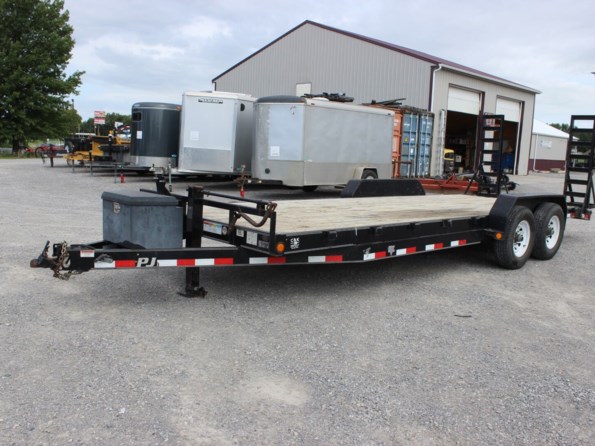 2016 PJ Trailers CC222 available in Carterville, IL