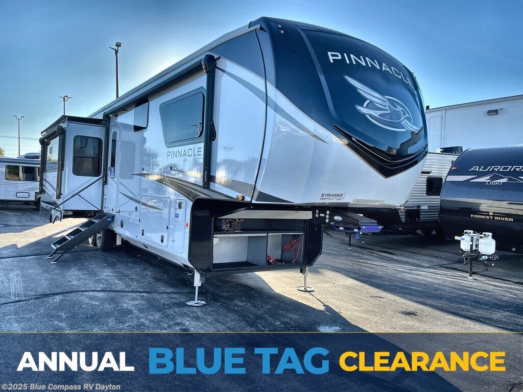 New 2025 Jayco Pinnacle 38KPTS available in New Carlisle, Ohio