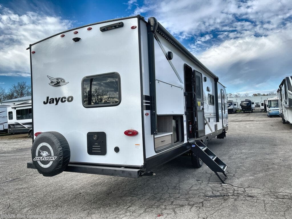 New 2026 Jayco Jay Flight SLX 330TBS available in New Carlisle, Ohio
