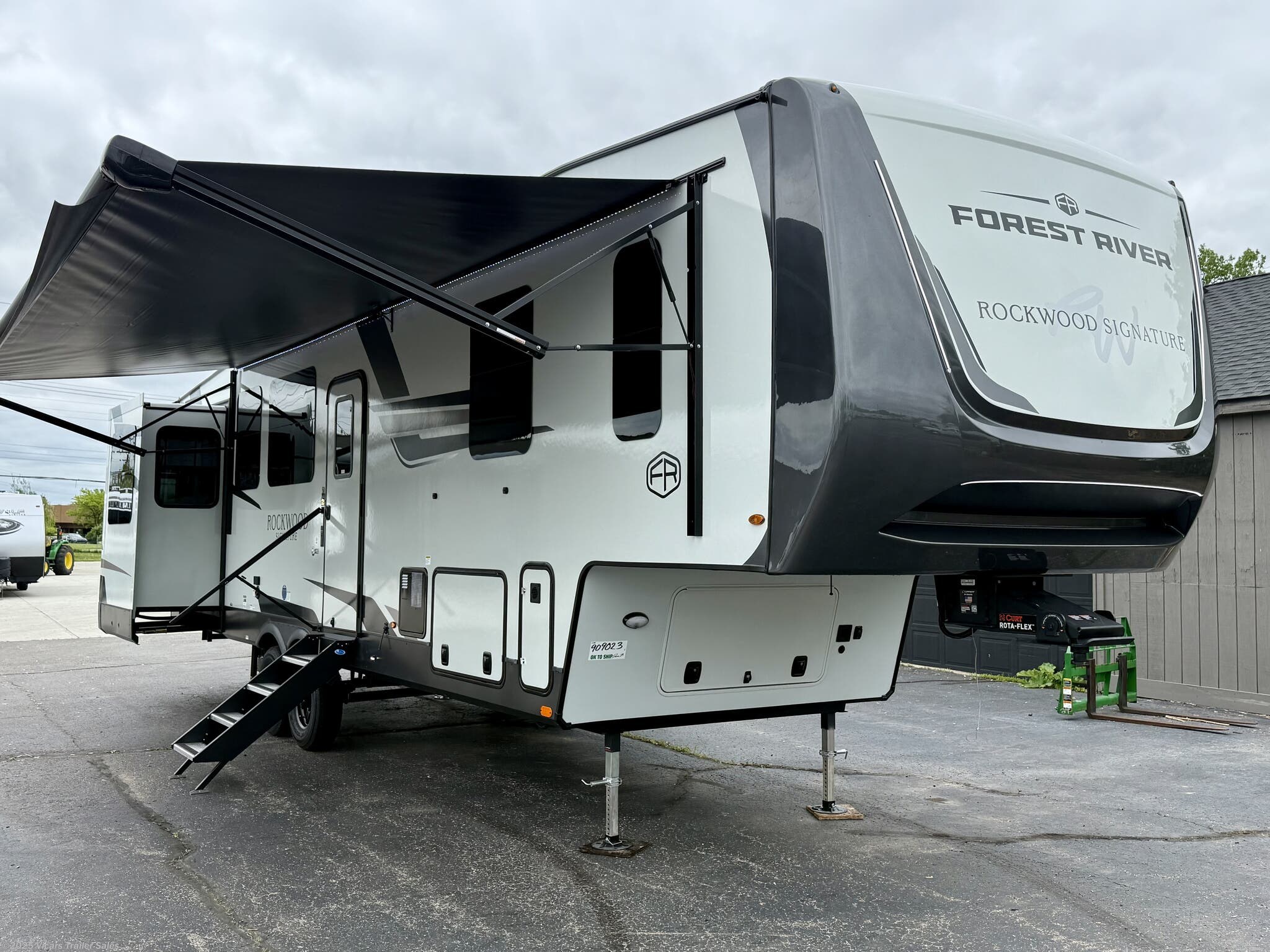 New 2025 Forest River Rockwood Signature R375RL available in Taylor, Michigan