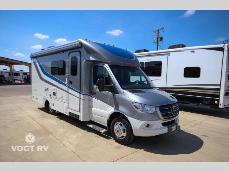 Used 2021  Renegade RV Vienna 25RVL by Renegade RV from Vogt Family Fun Center  in Fort Worth, TX