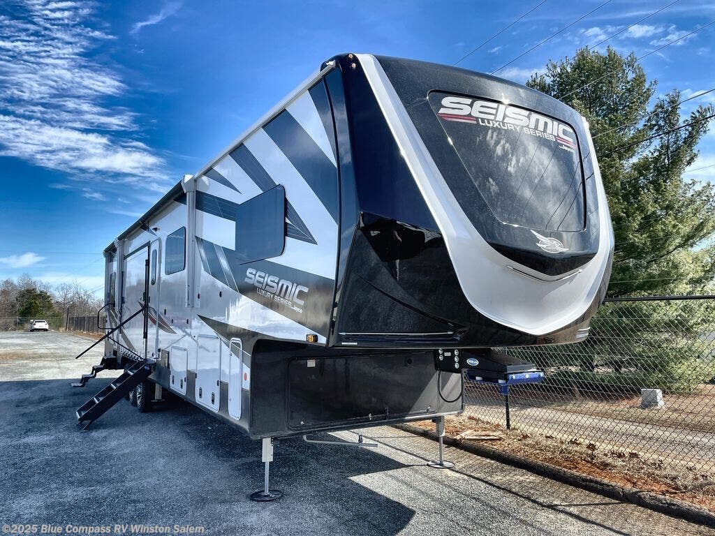 New 2025 Jayco Seismic Luxury Series 4113 available in Rural Hall, North Carolina