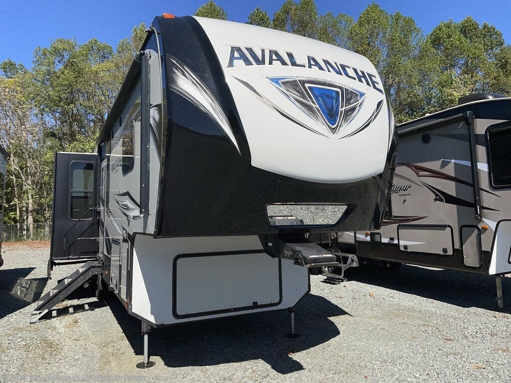 Used 2018 Keystone Avalanche 321RS available in Rural Hall, North Carolina