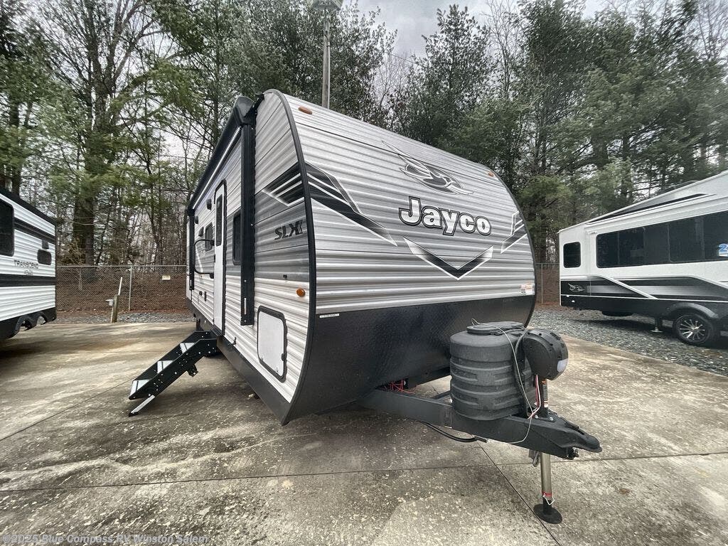New 2025 Jayco Jay Flight SLX 261BHS available in Rural Hall, North Carolina