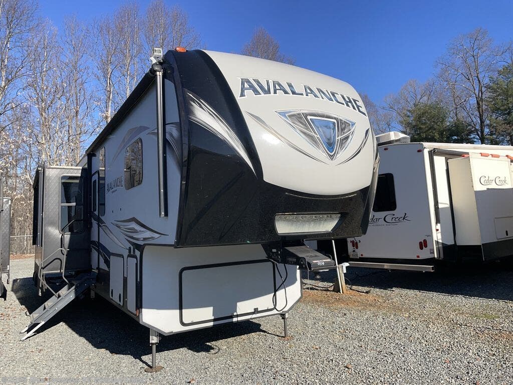 Used 2020 Keystone Avalanche 396BH available in Rural Hall, North Carolina