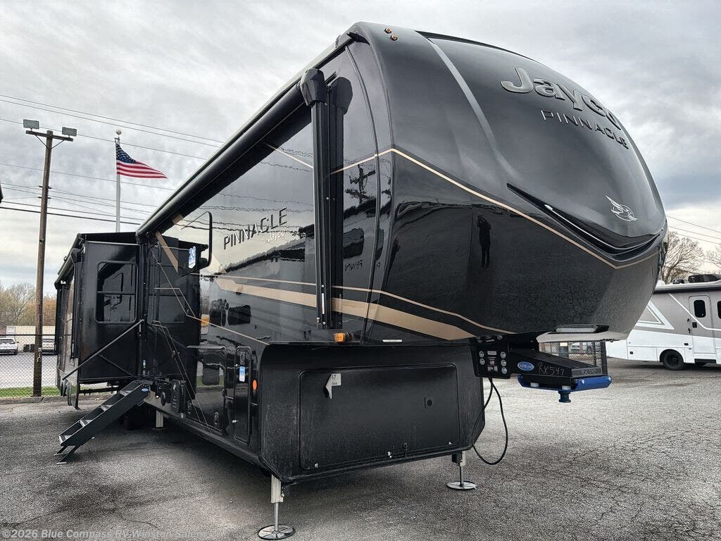 New 2026 Jayco Pinnacle 38FBRK available in Rural Hall, North Carolina