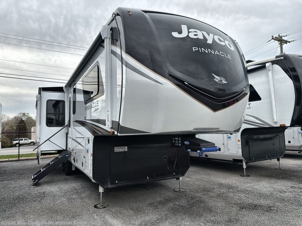 New 2026 Jayco Pinnacle 32RLTS available in Rural Hall, North Carolina
