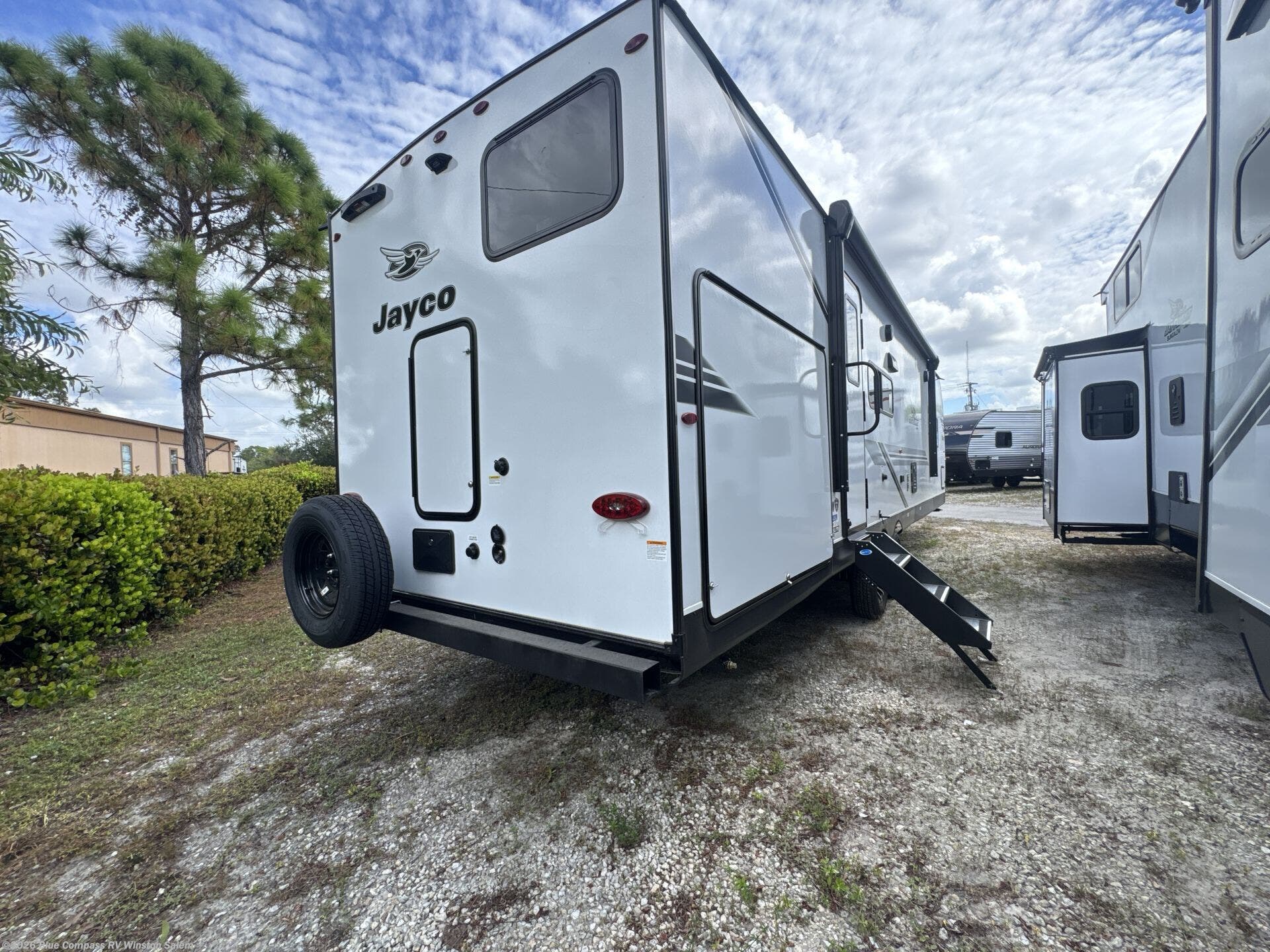 New 2026 Jayco Jay Flight SLX 295TBS available in Rural Hall, North Carolina