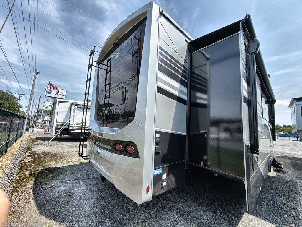 New 2027 Jayco Pinnacle 38FBRK available in Rural Hall, North Carolina