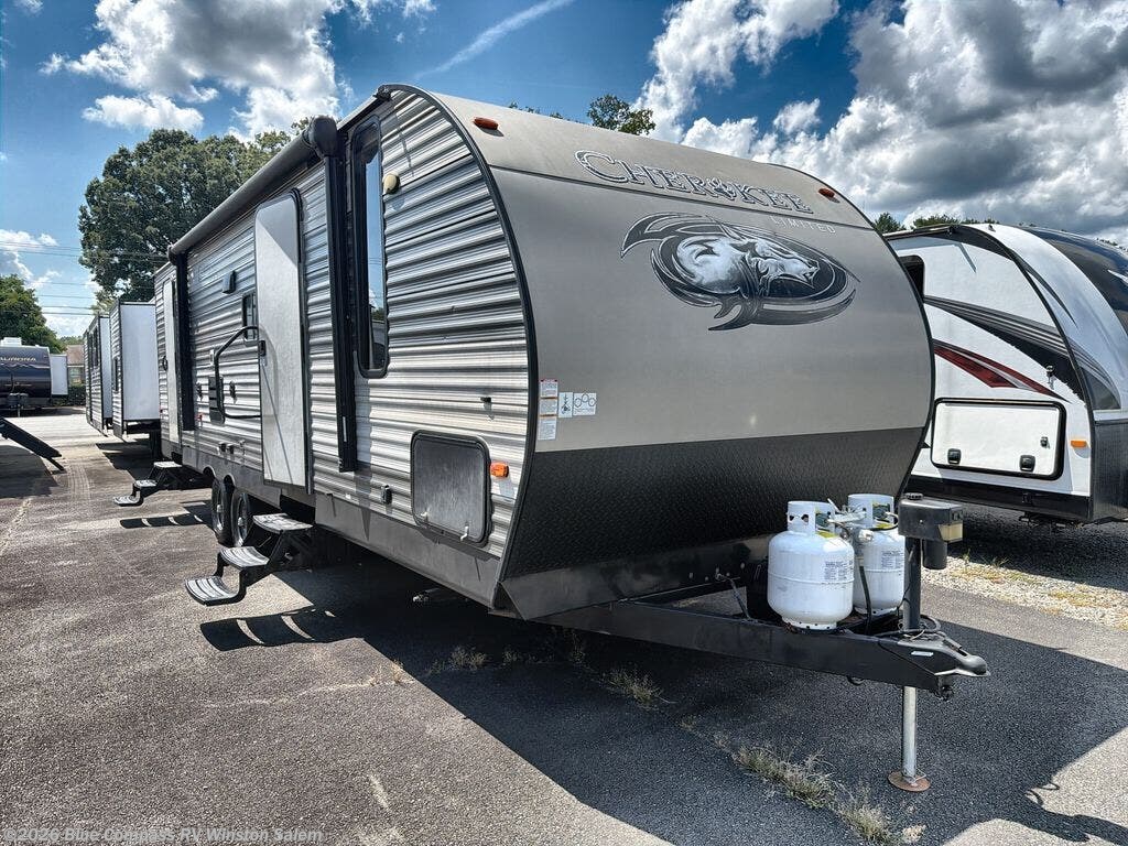 Used 2017 Forest River Cherokee 274DBH available in Rural Hall, North Carolina