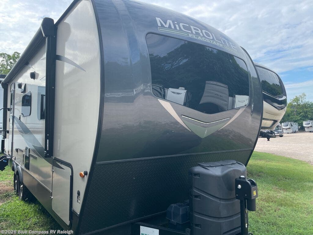 Used 2023  Forest River Flagstaff Micro Lite 25FBLS by Forest River from Blue Compass RV Raleigh in Raleigh, NC