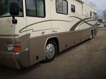 Used 2000 Country Coach Allure 40 available in New Braunfels, Texas