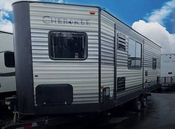 Used 2017 Forest River Cherokee 234VFK available in Ridgeland, Wisconsin