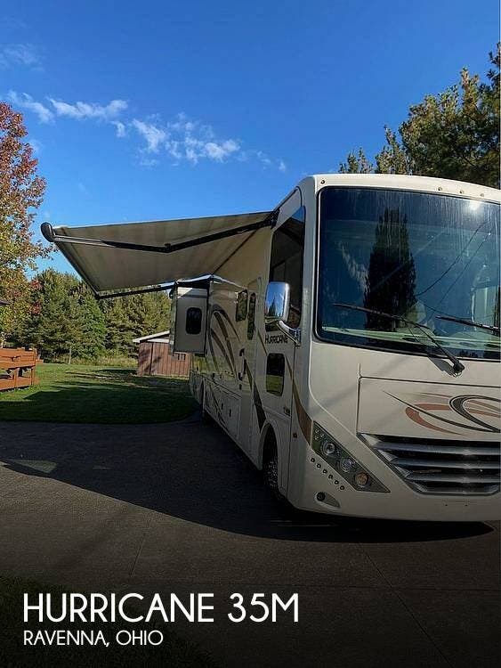 Used 2019  Thor Motor Coach Hurricane 35M by Thor Motor Coach from Pop RVs in Ravenna, OH